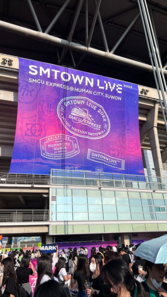 Gambar Partisipasi Farhan Firmansyah di SM Town Live 2022: SMCU Express di Suwon, Korea Selatan (Sumber: Instagram @farhanfirms)
