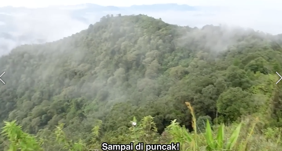 Gambar Pemandangan di Puncak Gunung Kerenceng, Kabupaten Sumedang (Sumber: Youtube Talent)