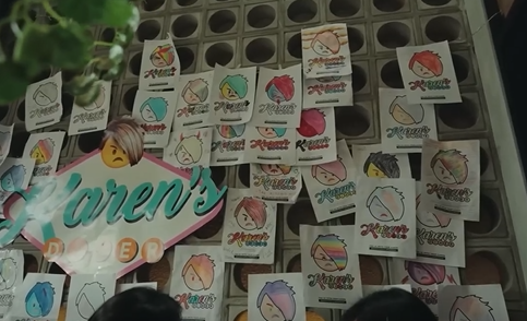 Gambar Hasil Karya Mewarnai Para Pelanggan Karen’s Diner Jakarta (Sumber: Youtube Korea Reomit)