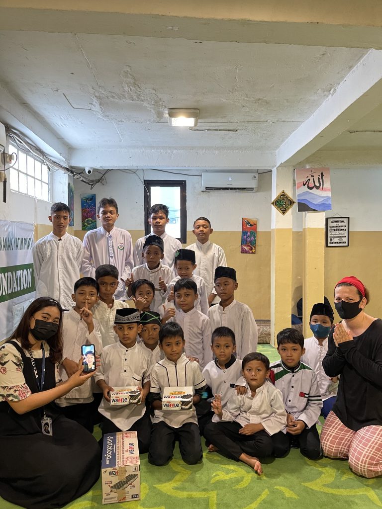 Gambar Kegiatan Berbagi Wafel Tango kepada Panti Asuhan Anak Yatim Piatu Yayasan Muslim Nusantara Foundation, Jakarta Selatan (Dok. Mantappu Corp.)