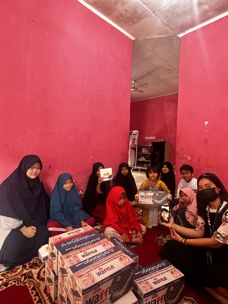 Gambar Kegiatan Berbagi Wafel Tango kepada Anak-Anak di Yayasan Rumah Ramah Sejahtera, Jakarta Pusat (Dok. Mantappu Corp.)