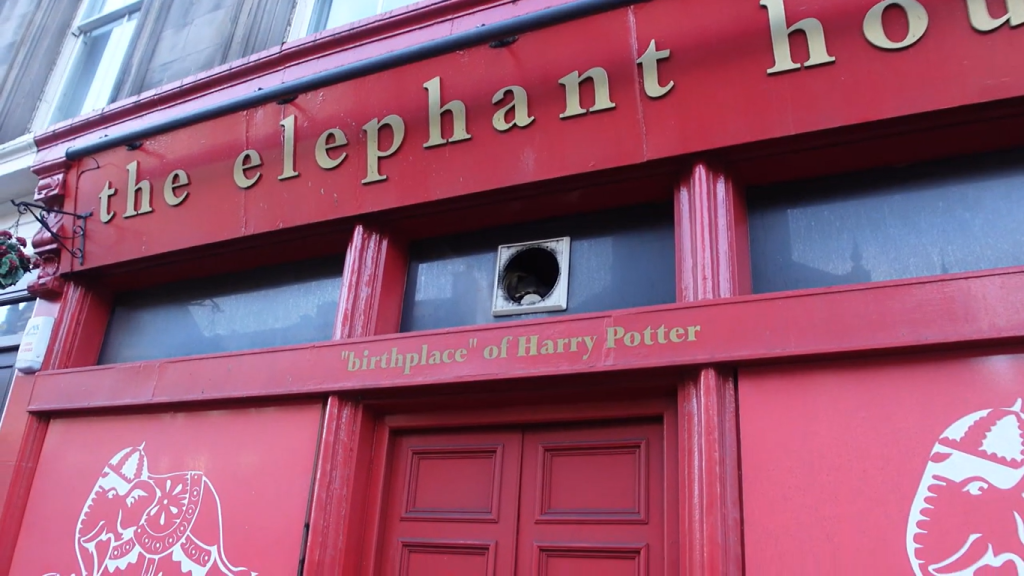 Gambar Kafe The Elephant House di Edinburgh, Skotlandia, UK (Sumber: Youtube Talent)