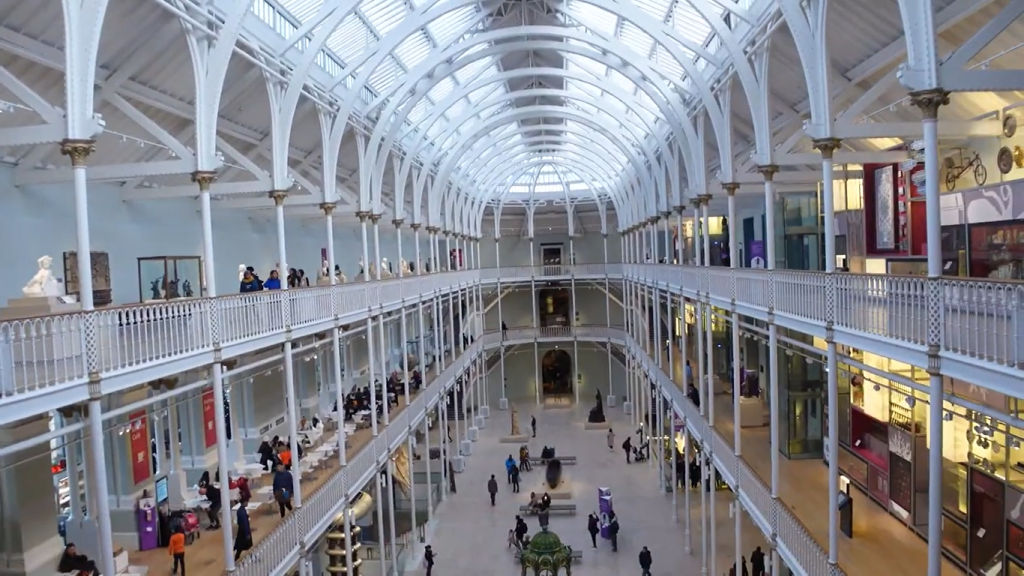 Gambar Bagian Dalam dari National Museum of Scotland di Skotlandia, UK (Sumber: Youtube Talent)