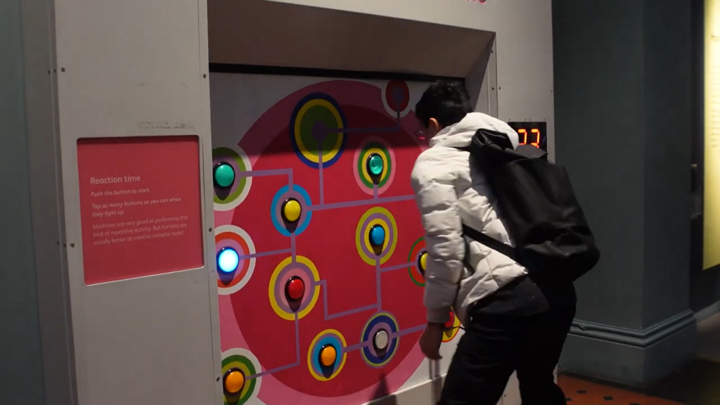 Gambar Salah Satu Permainan pada Area Science and Technology di National Museum of Scotland, Skotlandia, UK (Sumber: Youtube Talent)