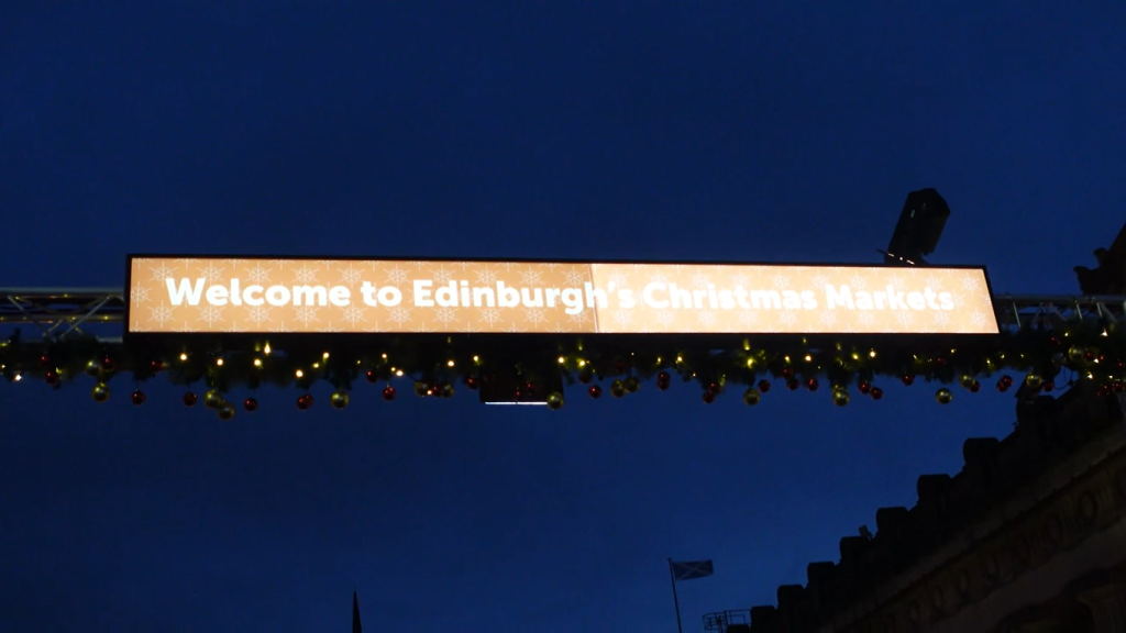 Gambar Christmas Market yang Dikunjungi Matthew di Edinburgh, Skotlandia, UK (Sumber: Youtube Talent)