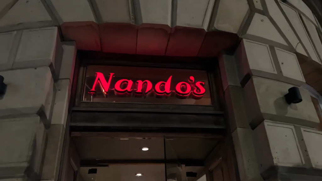 Gambar Restoran Nando’s di Edinburgh, Skotlandia, UK (Sumber: Youtube Talent)