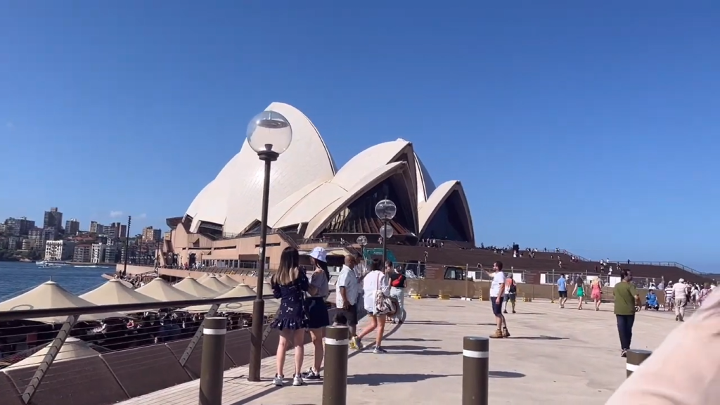 Gambar Sydney Opera House di Sydney, Australia (Sumber: Youtube Erika Ebisawa)
