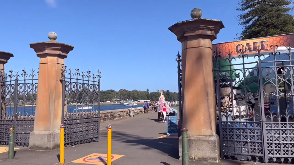 Gambar Pintu Masuk Royal Botanical Garden di Sydney, Australia (Sumber: Youtube Erika Ebisawa)