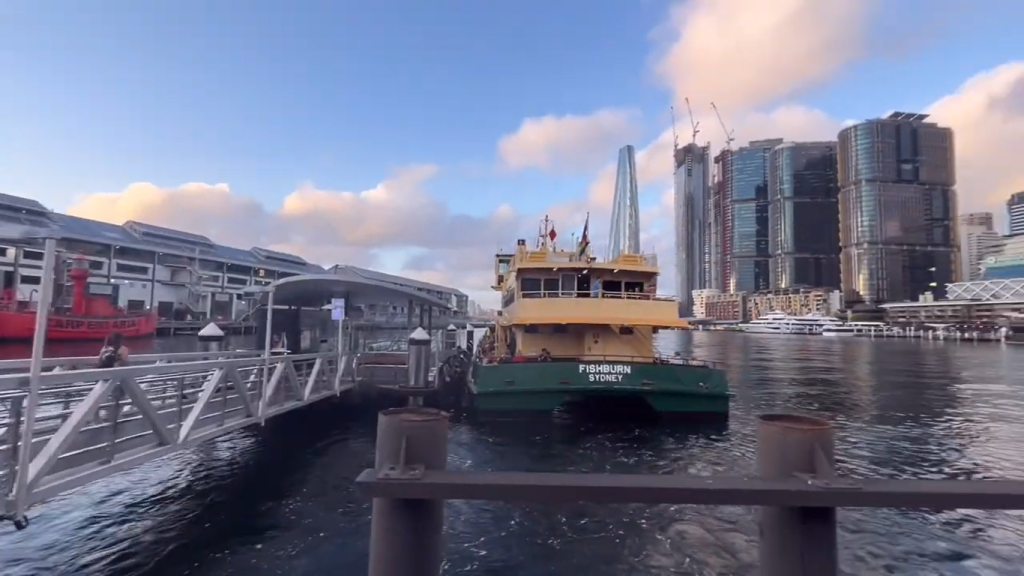 Gambar Sydney Harbour Bridge di Sydney, Australia (Sumber: Youtube Erika Ebisawa)