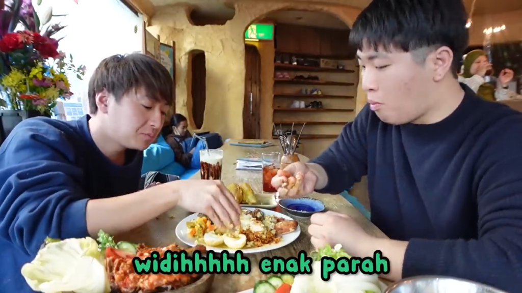 Gambar Menu Nasi Padang di Restoran Sama Sama (Sumber: Youtube Talent)