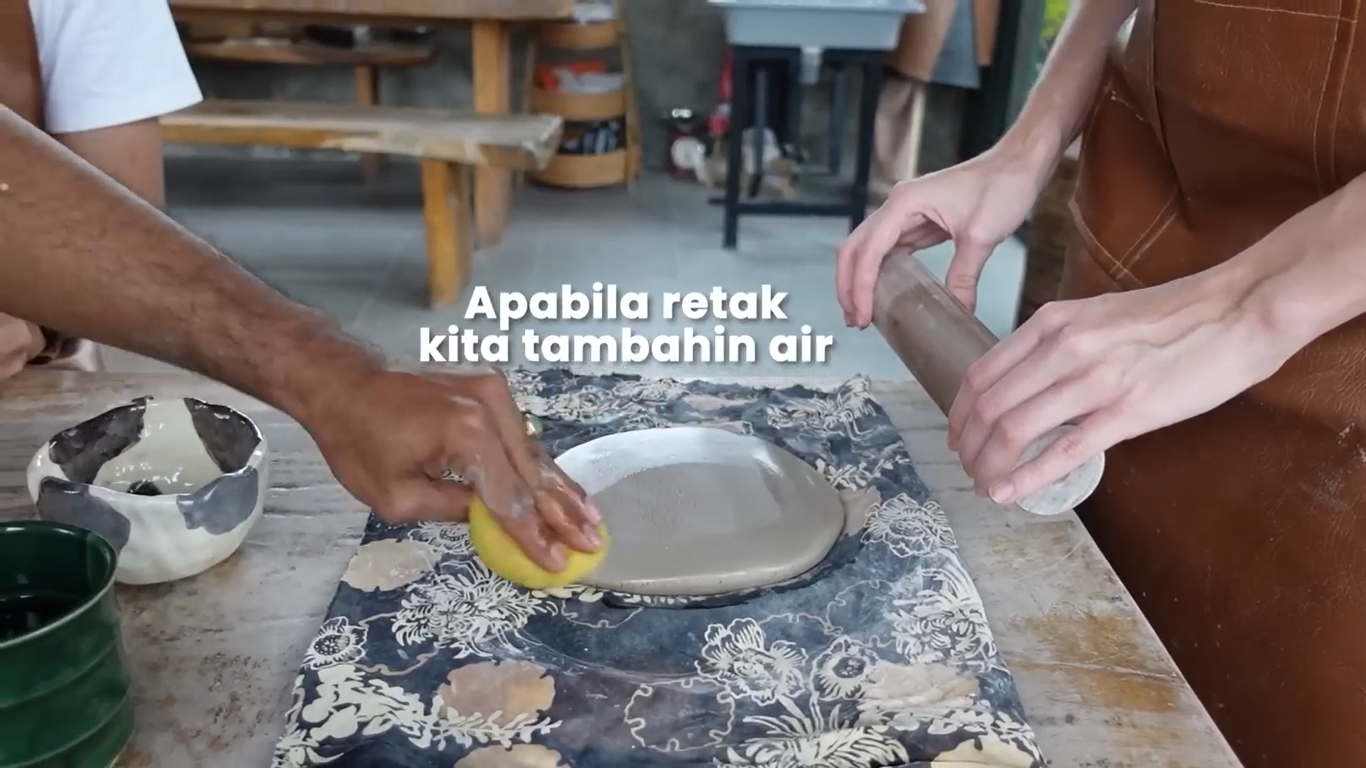 Gambar Tips saat Tanah Liat Retak (Sumber: Youtube Talent)