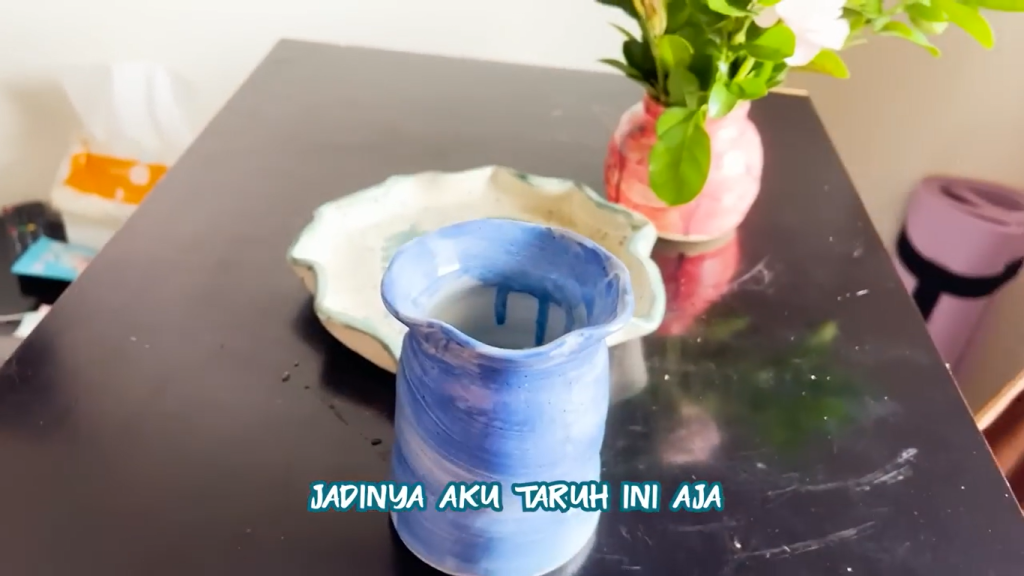 Gambar Keramik Hasil Buatan Turah dan Oksana (Sumber: Youtube Talent)