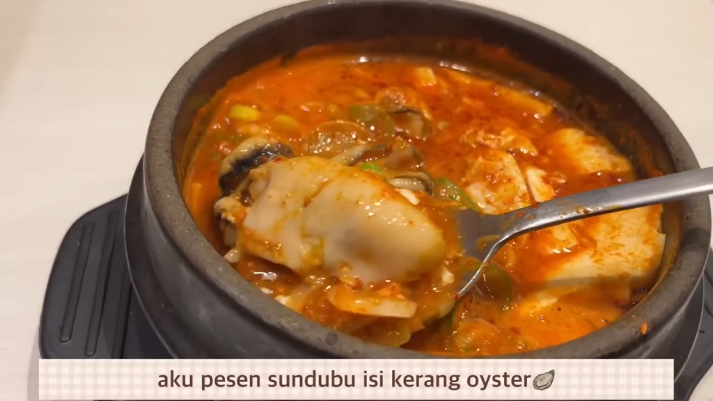 Gambar Sundubu-jjigae yang Dibeli Erika di Kichijoji, Jepang (Sumber: Youtube Talent)