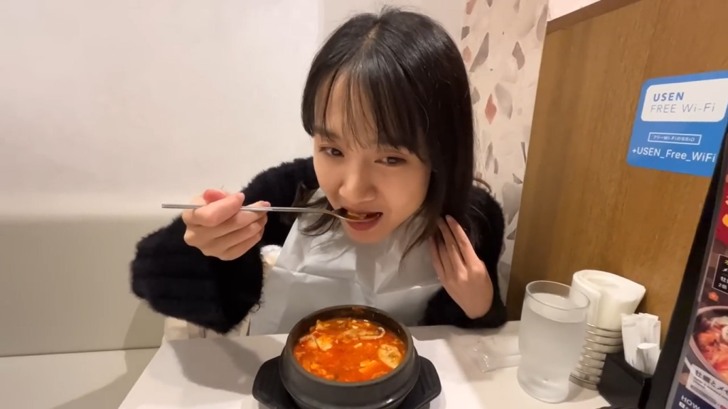 Gambar Sundubu-jjigae yang Dibeli Erika di Kichijoji, Jepang (Sumber: Youtube Talent)