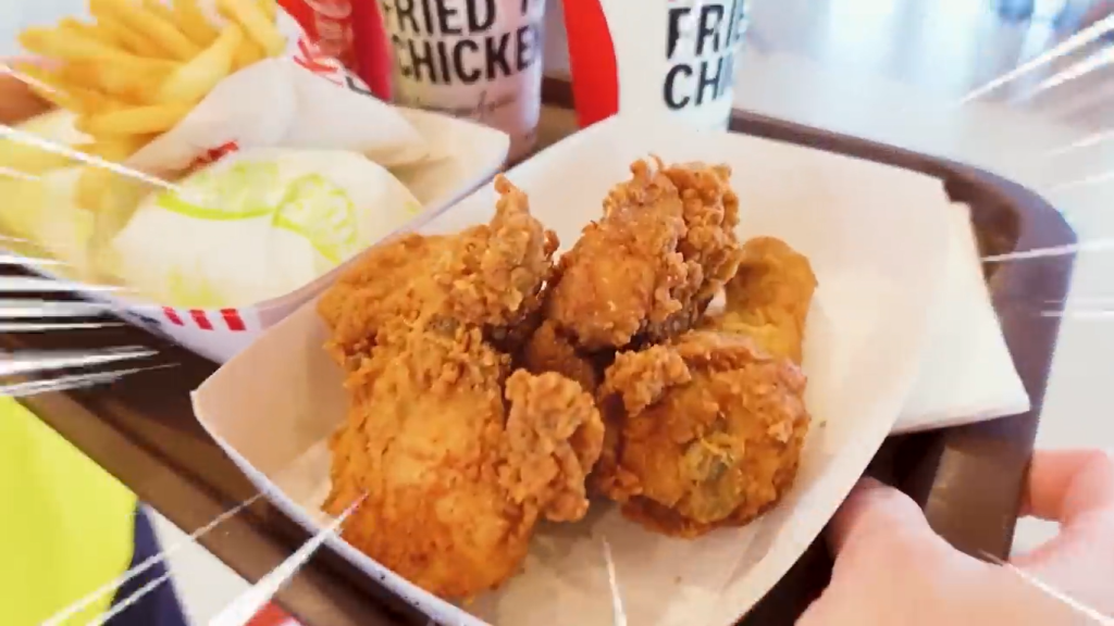 Gambar Tomo, Reiwa, dan Kashiwa saat Mencicipi Ayam KFC (Sumber: Youtube Talent)