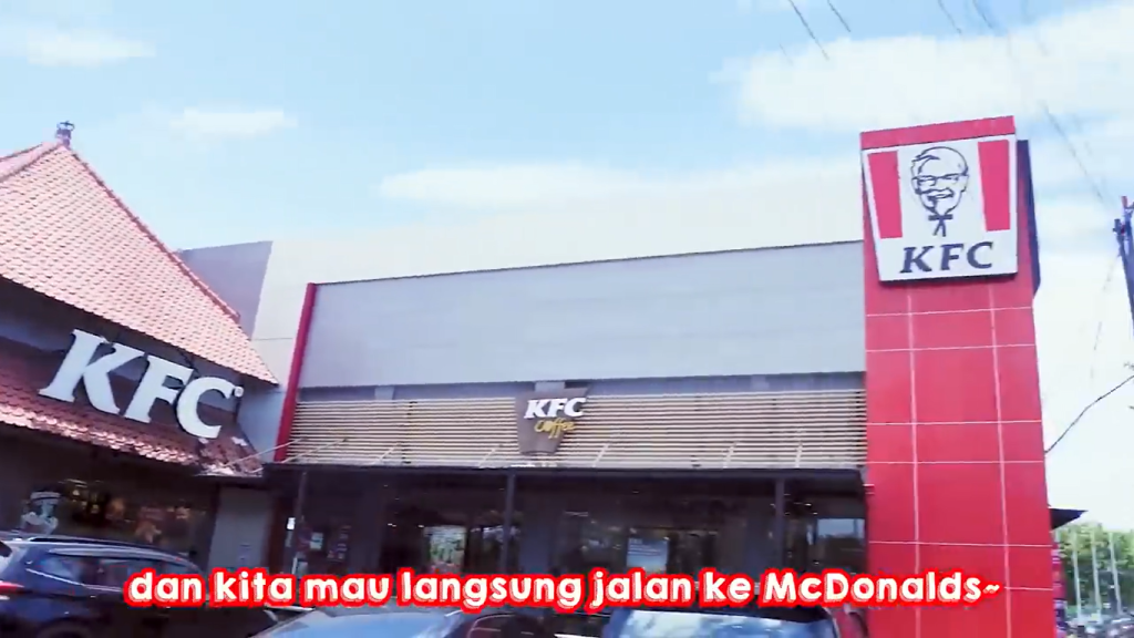 Gambar Gerai KFC yang Dikunjungi oleh Tomo, Reiwa, dan Kashiwa di Bali (Sumber: Youtube Talent)
