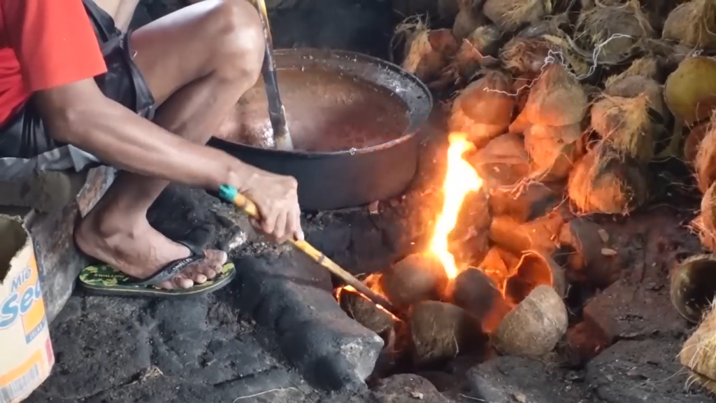 Gambar Kunjungan Leonardo Edwin ke Pabrik Peyek Tumpuk di Bantul, Yogyakarta (Sumber: Youtube Talent)