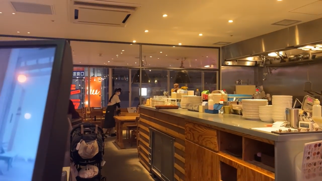 Gambar Restoran Pacific  di Shinjuku, Jepang (Sumber: Youtube Erikacang)