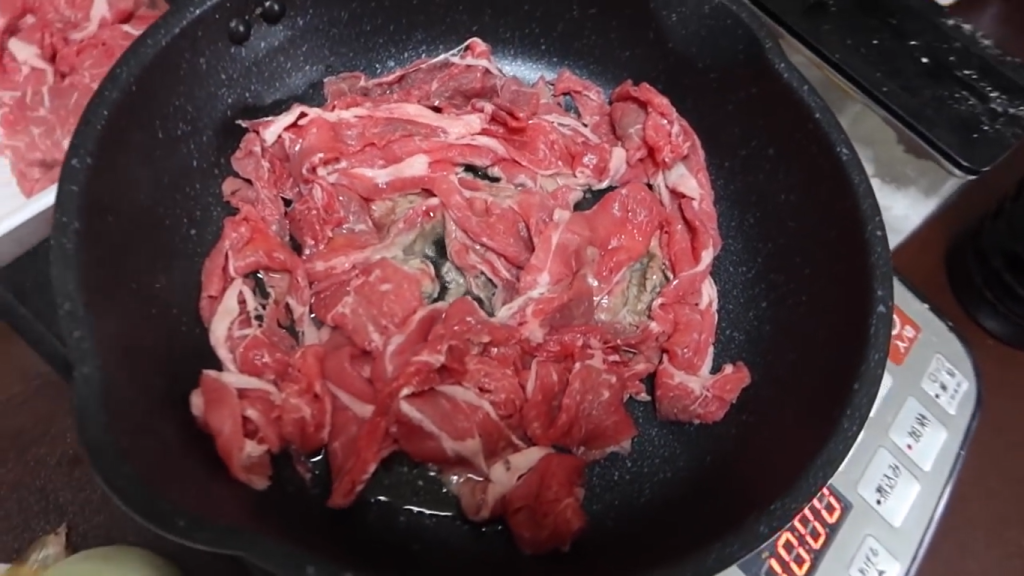 Gambar Langkah-Langkah Memasak Nikujaga ala Chef Otsuka (Sumber: Youtube Nihongo Mantappu)