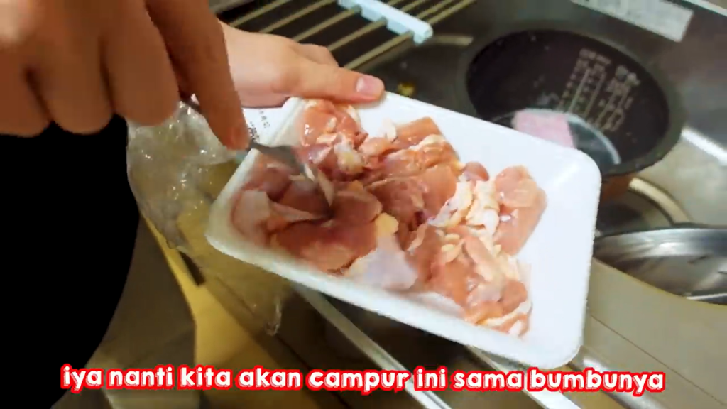 Gambar Langkah-Langkah Membuat Chicken Karaage ala Chef Otsuka (Sumber: Youtube Tomohiro Yamashita)