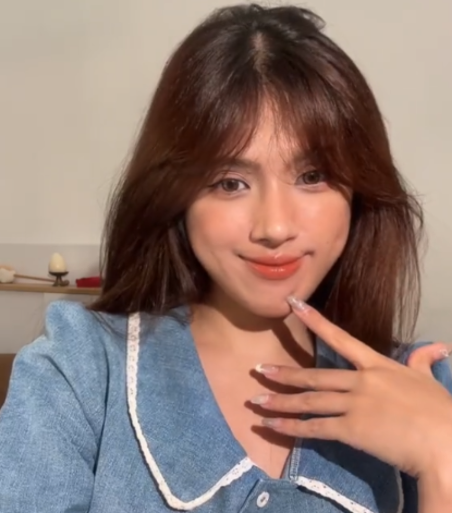 Melly Krista memberikan tutorial curtain bangs